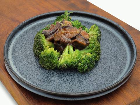 Braised Black Mushroom with Broccoli & Oyster Sauce
