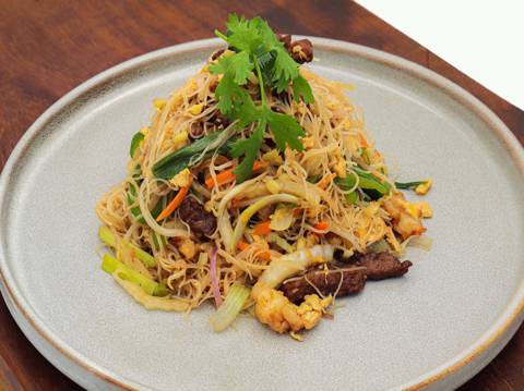 Rice Noodles with Beef, Shrimp & Vegetables