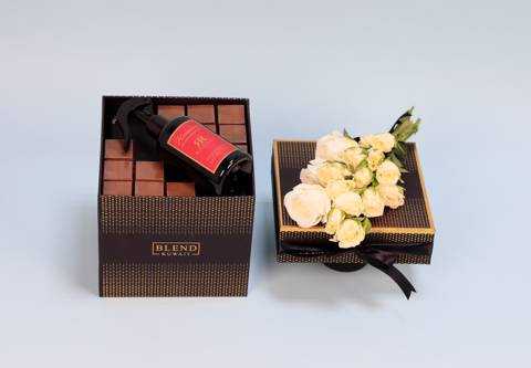 ورود ناعمة مع عطر وشوكولاتة ٩
