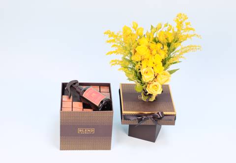 ورود لطيفة مع عطر وشوكولاتة ١٣