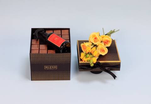 ورود لطيفة مع عطر وشوكولاتة ١١