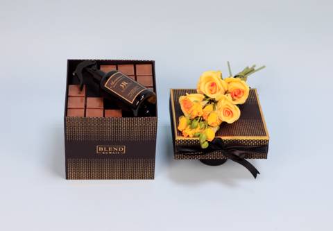 ورود لطيفة مع عطر وشوكولاتة ١٠
