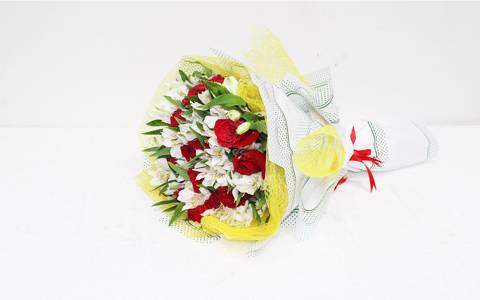بوكيه الورد الاحمر اوستراماريا