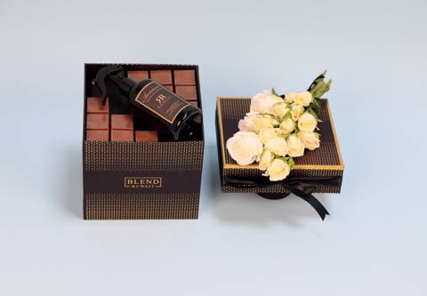 ورود ناعمة مع عطر وشوكولاتة ١٠