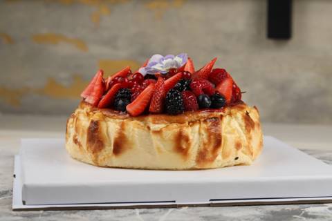Busque Cheesecake with Berries