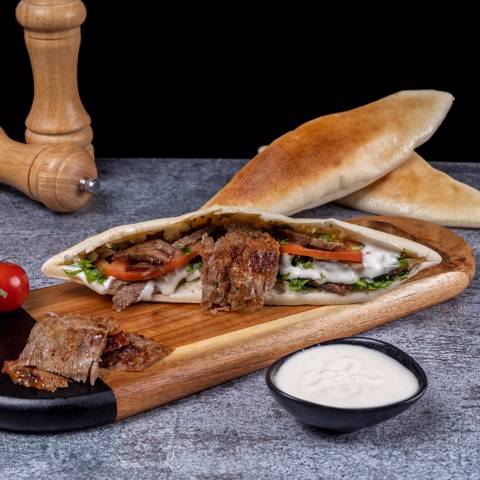 ساندويش شاورما لحم عربي
