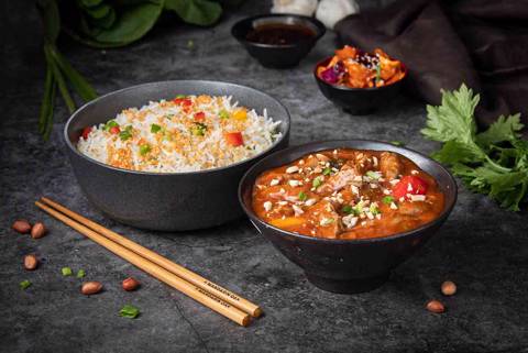 أرز بالثوم المحروق مع اللحم بصلصة كونغ باو
