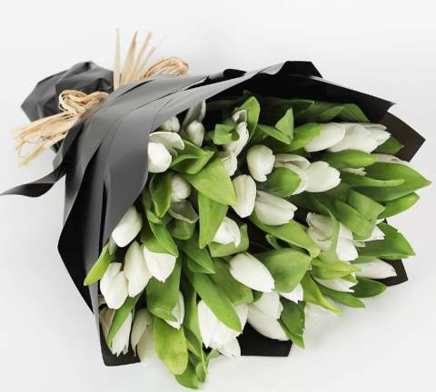 بوكيه زهور التوليب الأبيض