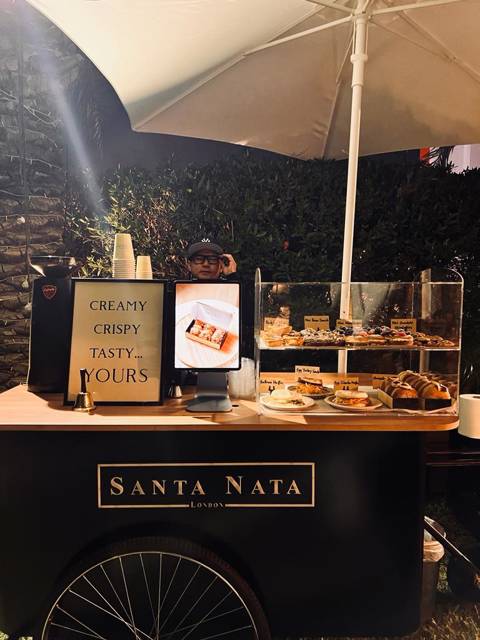 Coffee, Sweet & Sandwiches Cart for 20 Persons
