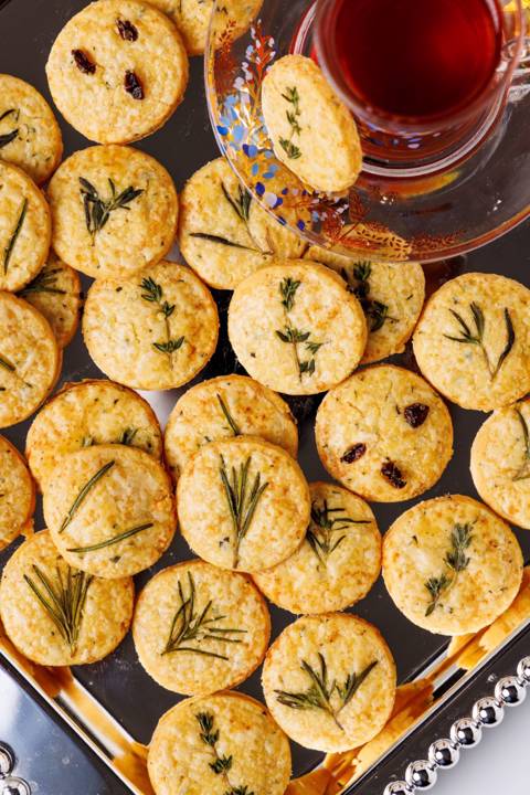 Cheese Herb Crackers