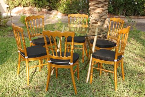 Wood Gold Chiavari Chairs with Round Table