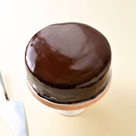 Chocolate Glossy Fudgy Cake