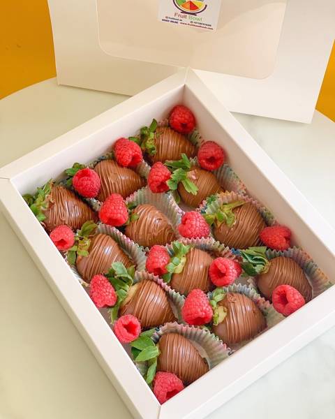Chocolate Strawberry Box 1