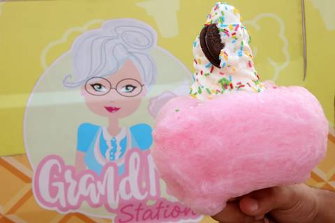 Cloud Ice Cream Truck for 30 Persons