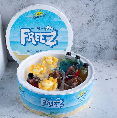 Customizable Ice Box for 15-18 Persons