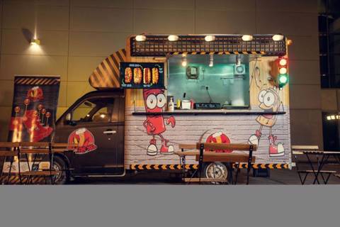 Wazzup Dog Truck for 50 Persons
