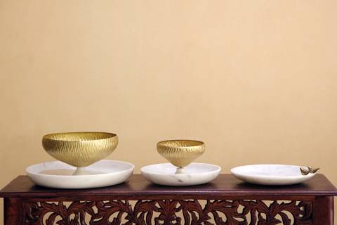 2 Golden Bowls & 2 Marble Plates