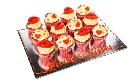 كب كيك القلب والقبلات