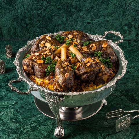 مجبوس لحم ضأن وأرز بالأعشاب