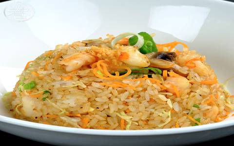 أرز المأكولات البحرية ماكي الخاص