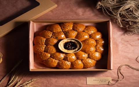 Nigella Bread Rolls & Dip Box