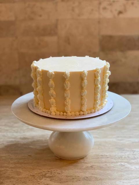 Old Fashioned Piping Cake