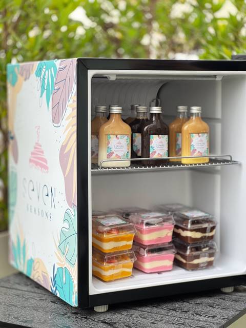Seven Seasons Fridge with Chocolate for 20 Persons