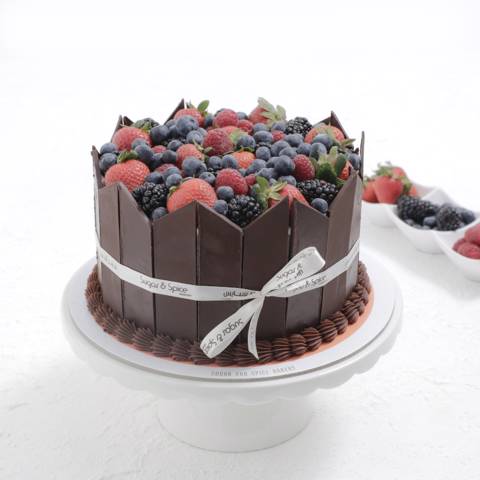 Berries Vanilla Cake