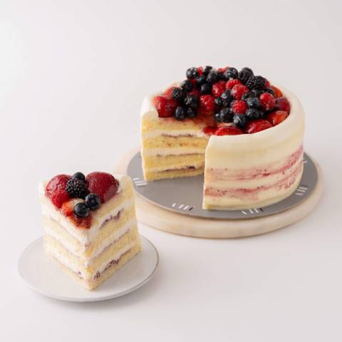 Victoria Berry Cake