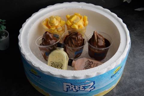 Ice Cream Box for 18 Persons