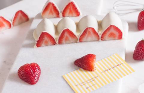 علبة ٣ ألواح الفراولة بالشوكولاتة البيضاء